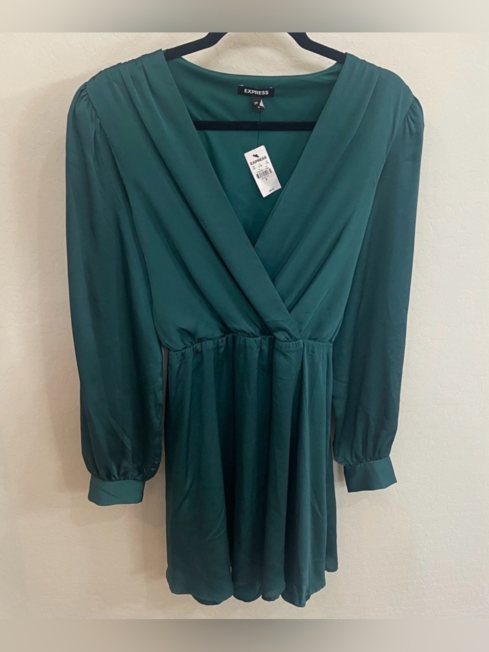 Express NWT Emerald Green Satin Long Sleeve Faux Wrap Mini Dress Size M